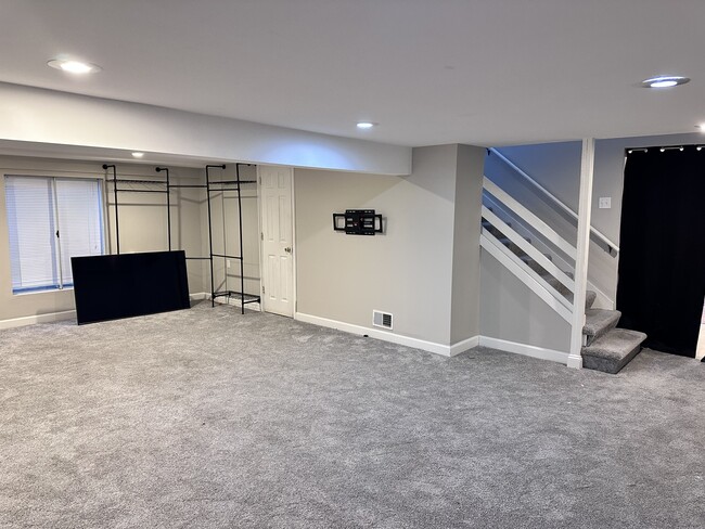 Building Photo - 2856 Evergreen Ln