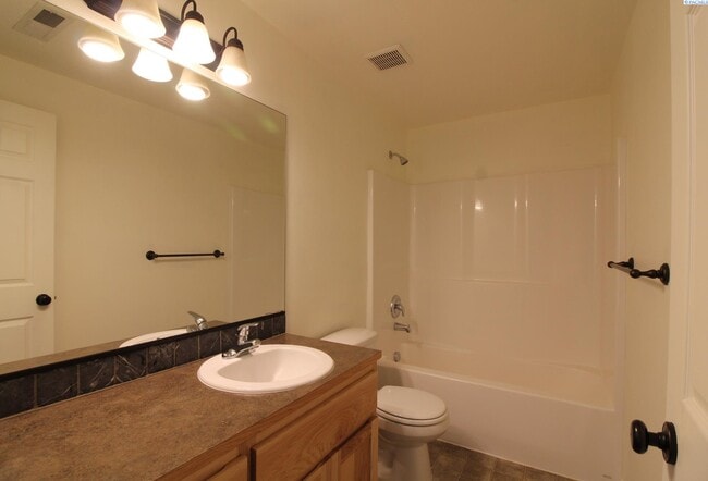 Building Photo - 3 bed, 2 bath home in Pasco