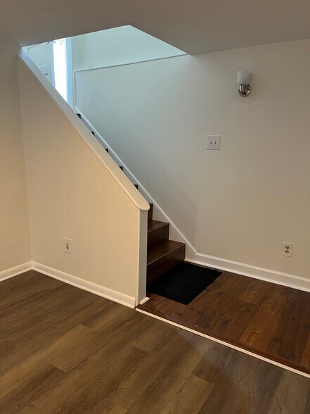 Building Photo - 7441 Convair Dr