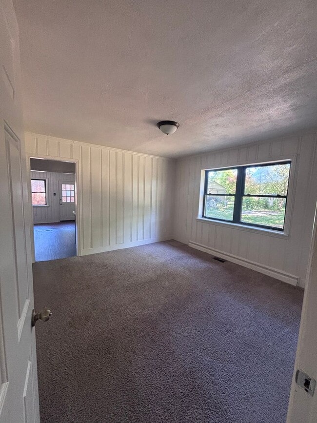 Building Photo - Great 3 bedroom home available in East Charlotte