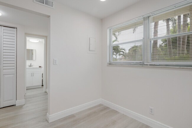 Building Photo - 3595 Birdie Dr