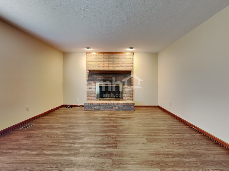Building Photo - 713 W Aberdeen Dr