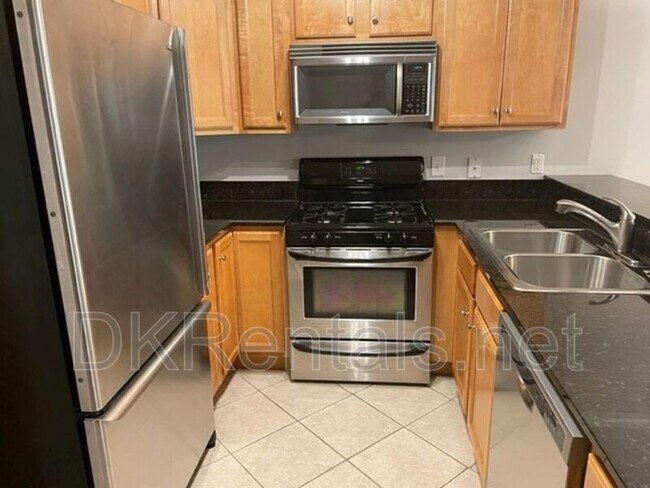 Building Photo - 1445 Monroe Dr NE