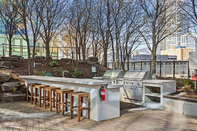 Building Photo - 77 Hudson St