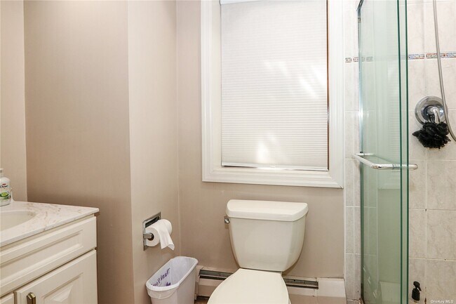 Building Photo - 98 Bayberry Ave