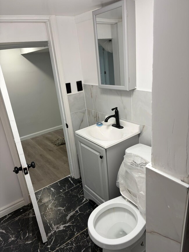 Building Photo - 327 Dover St