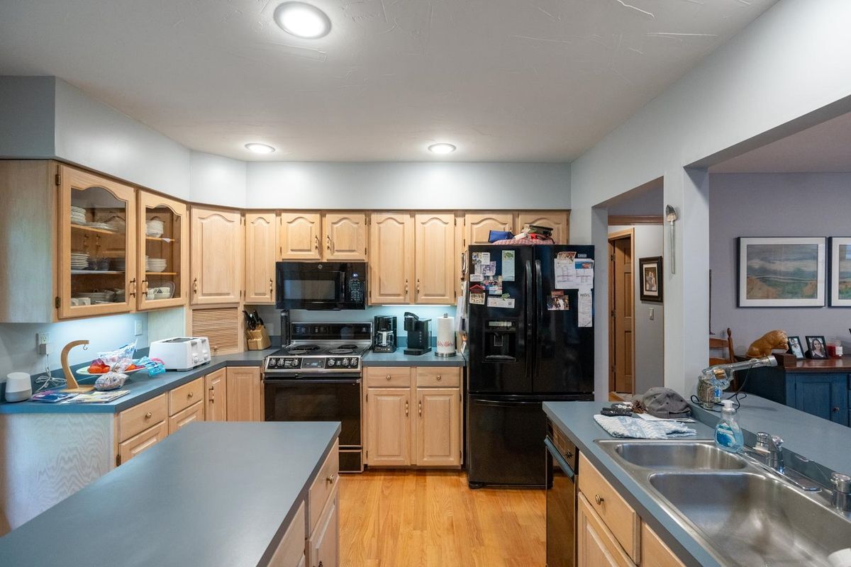 Building Photo - 39 Robertson