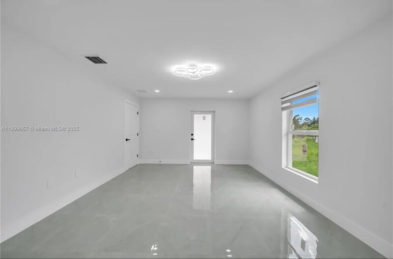 Building Photo - 513 Walter Gifford Ave S