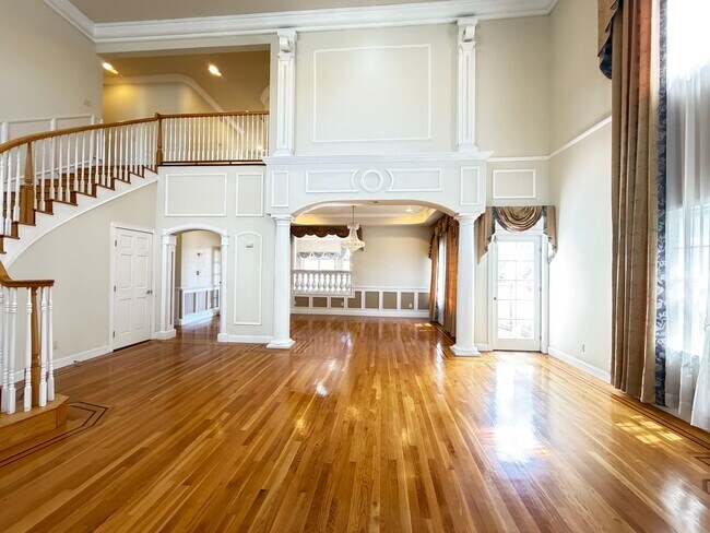 Building Photo - 738 Palmera Ct