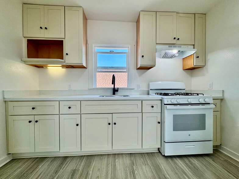 Building Photo - 695 30th St