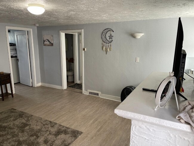 Building Photo - 2201 W State St