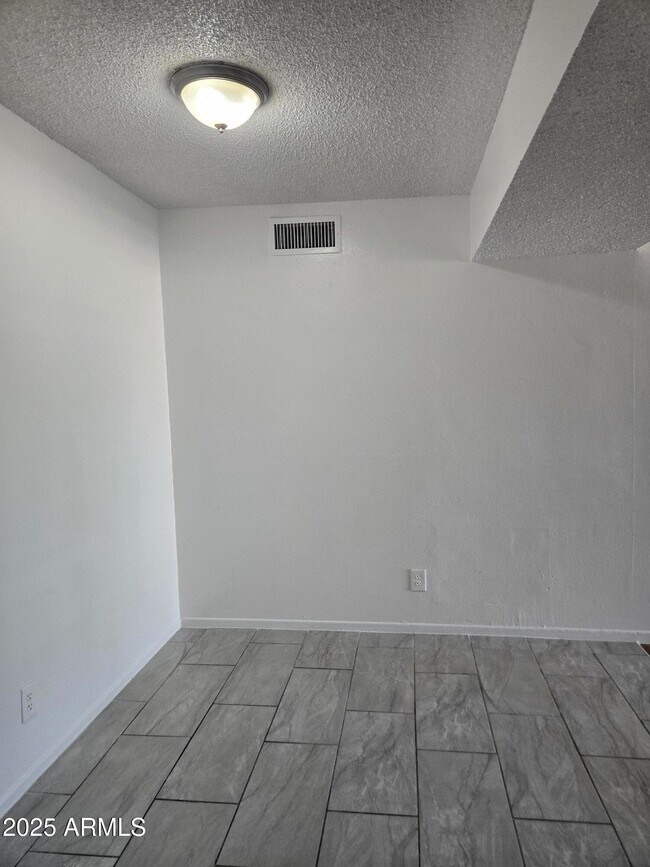 Building Photo - 2415 W Hazelwood St
