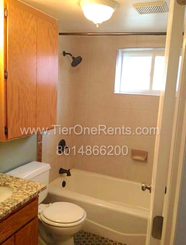 Building Photo - NO DEPOSIT option available for qualified ...