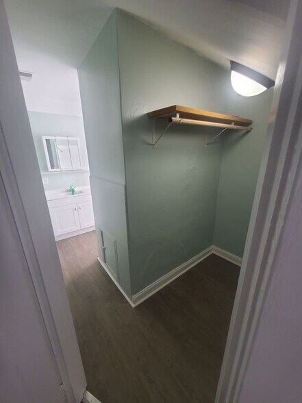 Building Photo - 403 Gilmer St