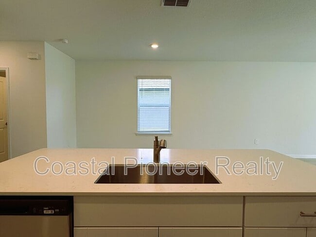 Building Photo - 17614 Pleasantview Blvd