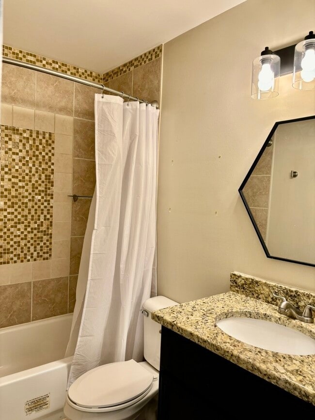 Building Photo - 2711 Odlum Dr