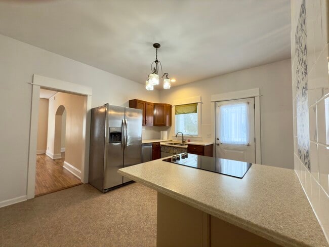 Building Photo - 717 Warner Ave