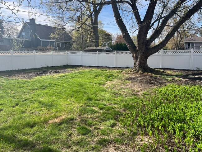 Building Photo - 3-bedroom, 1.5 bathroom unfurnished home in Saint Joseph