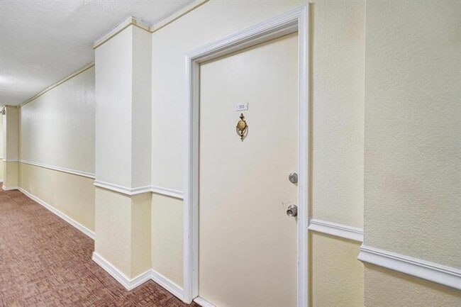 Building Photo - 200 S Birch Rd