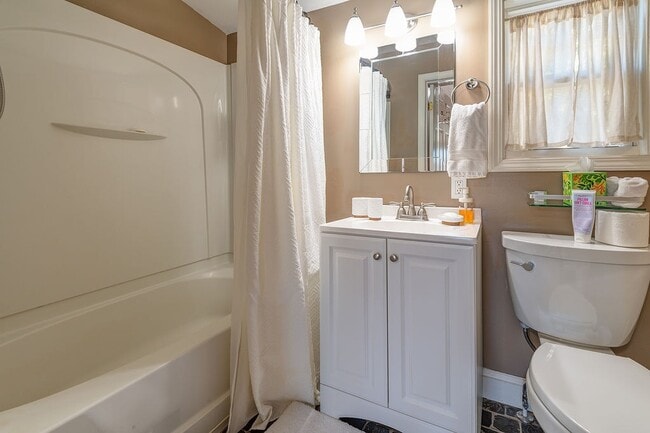 Building Photo - 24 Jefferson Dr