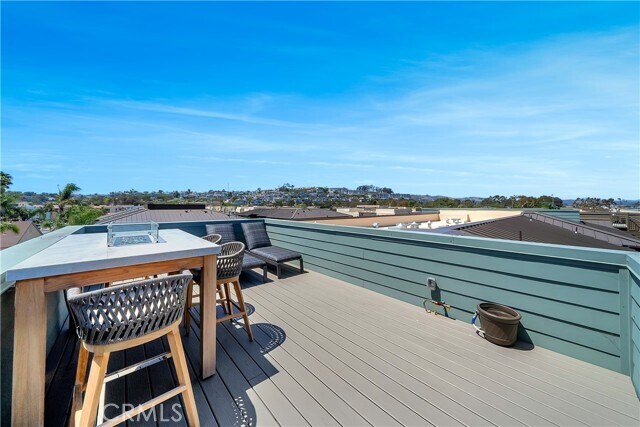 Building Photo - 1417 Doheny Way