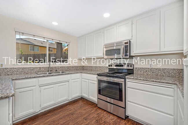 Building Photo - 2277 Knollwood Dr