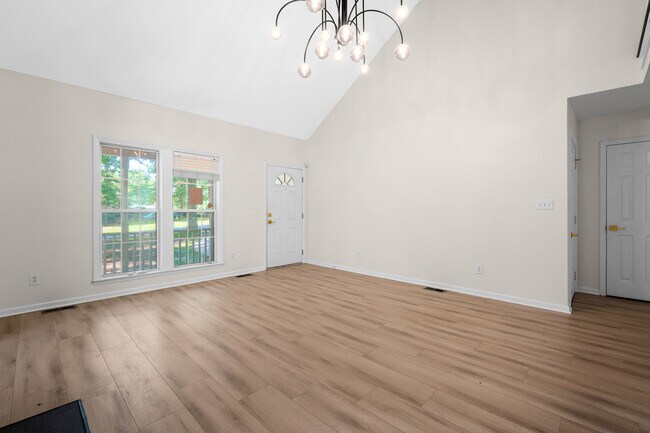 Building Photo - 305 Dearing Dr