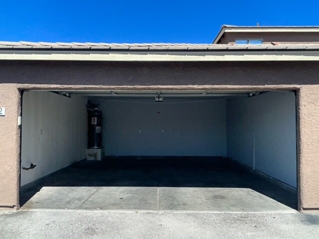 Building Photo - 4430 E Van Buren Ave