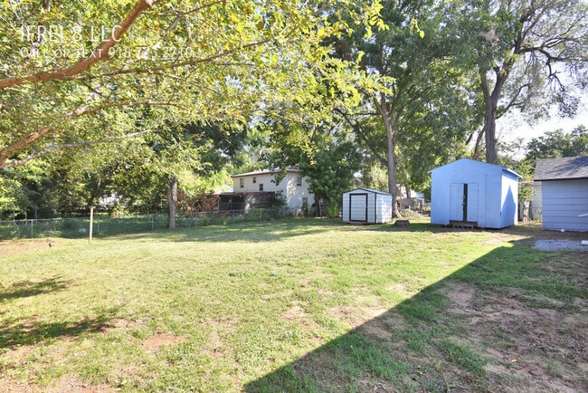 Building Photo - 3803 W Admiral Blvd