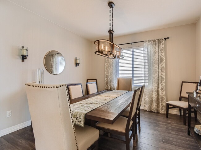 Building Photo - Castle Oaks 6 Bedroom Home With Finished Basement (Available September 7th)