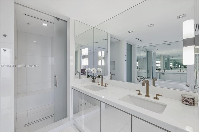 Building Photo - 6899 Collins Ave