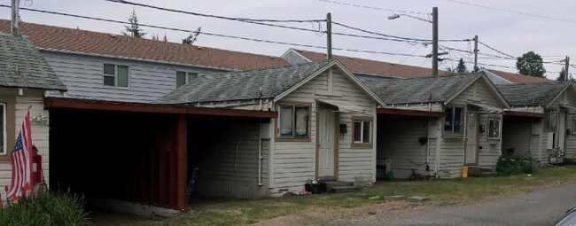Building Photo - 1305 E 1st St