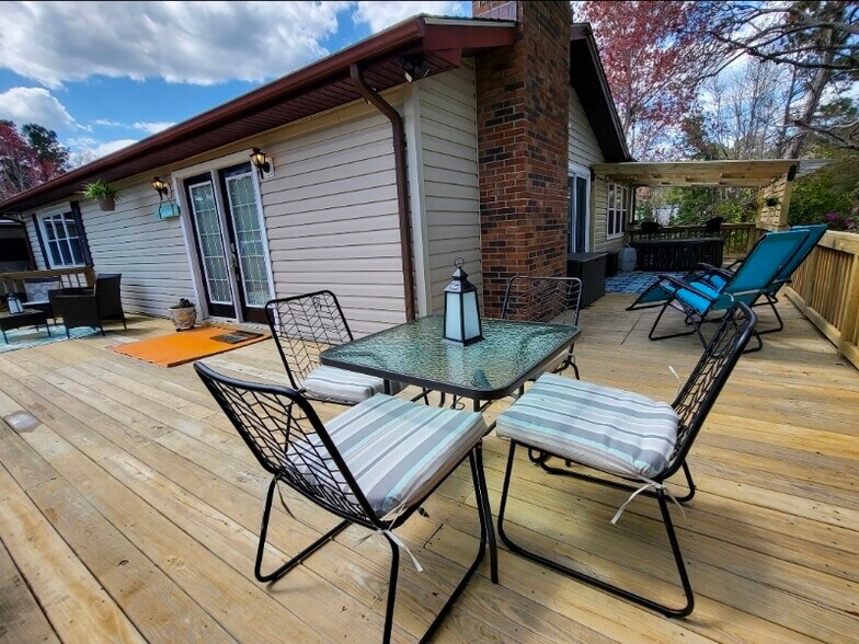 Building Photo - 118 Tasha St