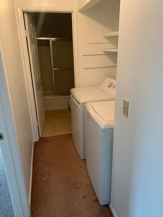 Building Photo - 2 br, 1 bath House - 9745 SW Lookout Terra...