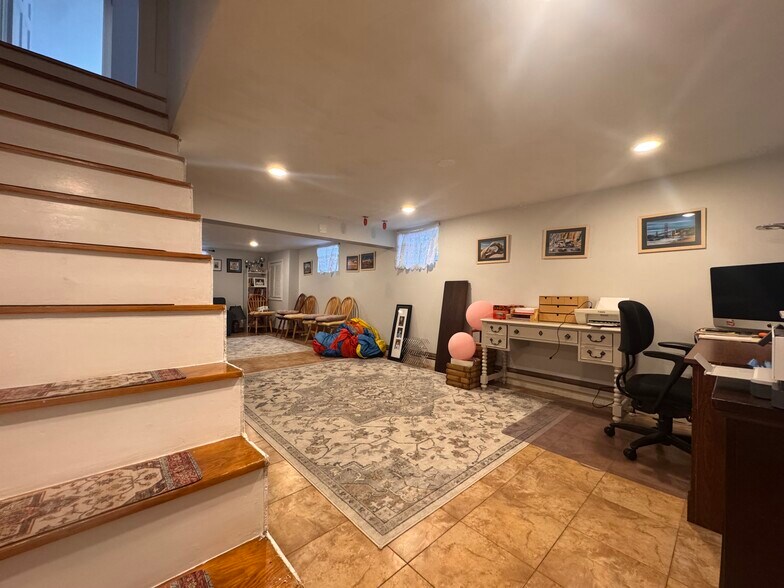 Building Photo - 10 Webster St