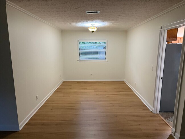 Building Photo - Mandarin Brick Home on nice lot