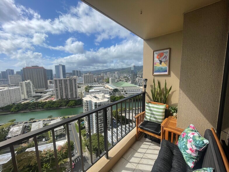 Building Photo - 411 Hobron Ln