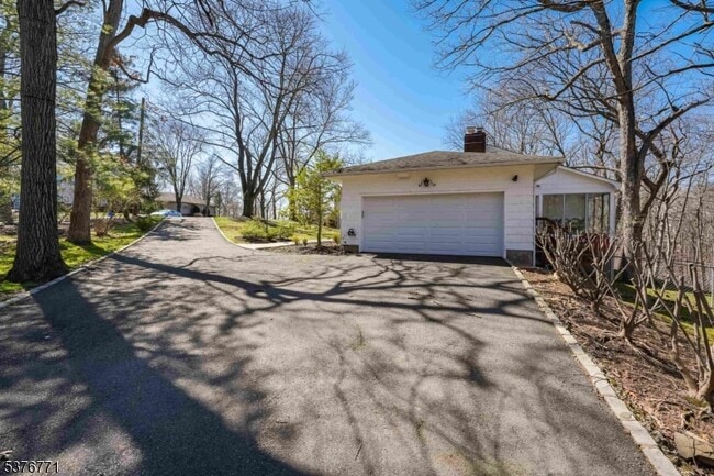 Building Photo - 17 Oxford Dr