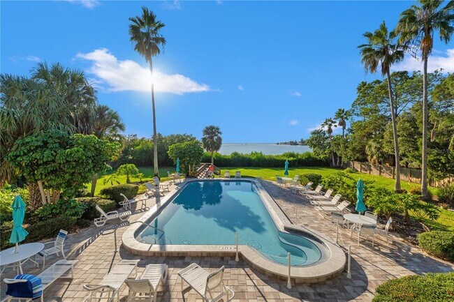 Building Photo - 300 S Florida Ave