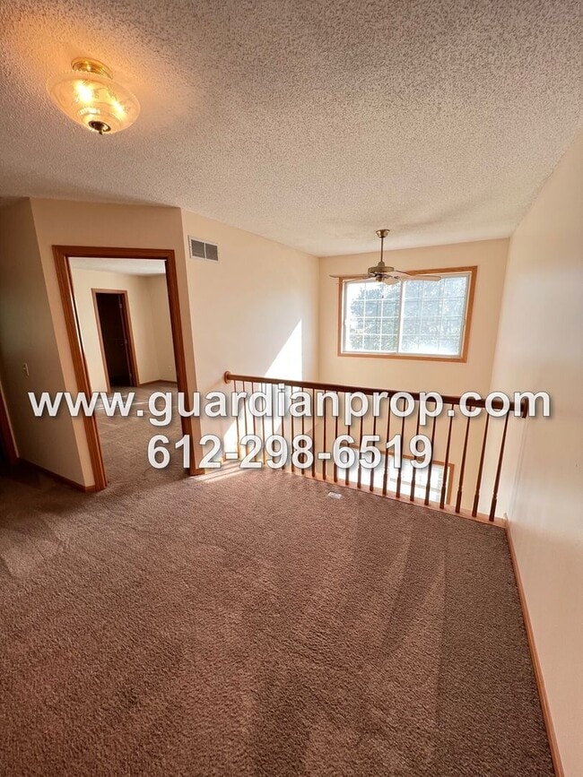 Building Photo - End Unit Townhouse Available October 1st, ...