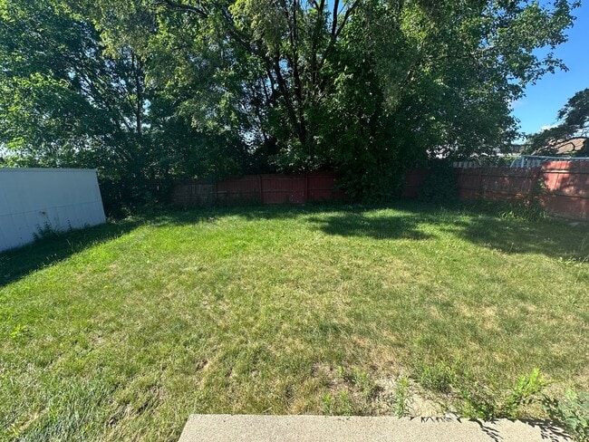 Building Photo - Three Bedroom Single Family Home on NW Side!