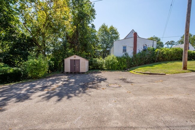 Building Photo - Stunning 4 Bedroom home in North Versailles available February 1st!