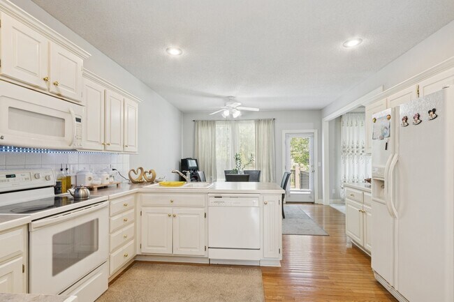 Building Photo - 5341 Meadowlark Dr