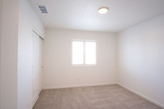 Building Photo - Beautiful Home in Manteca off of the 99, P...