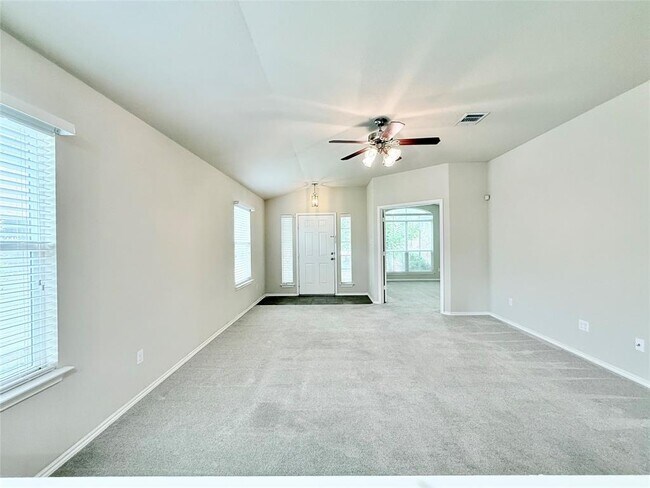 Building Photo - 314 Comal Run