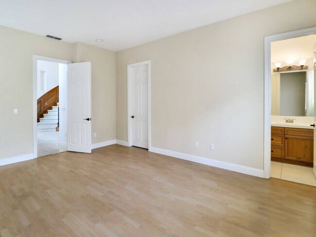 Building Photo - Beautiful custom home in The Promontory in...