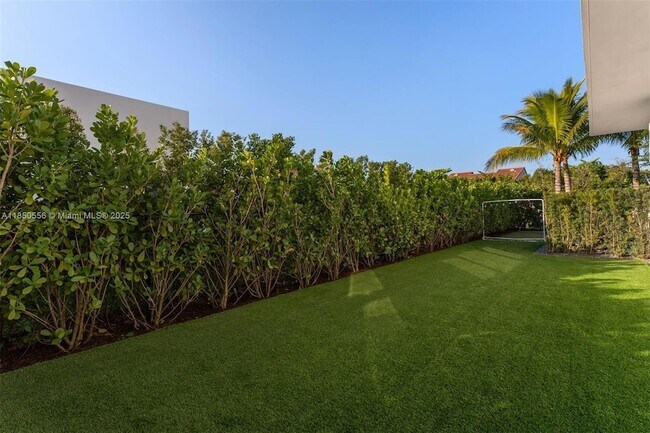 Building Photo - 16703 Botaniko Dr S