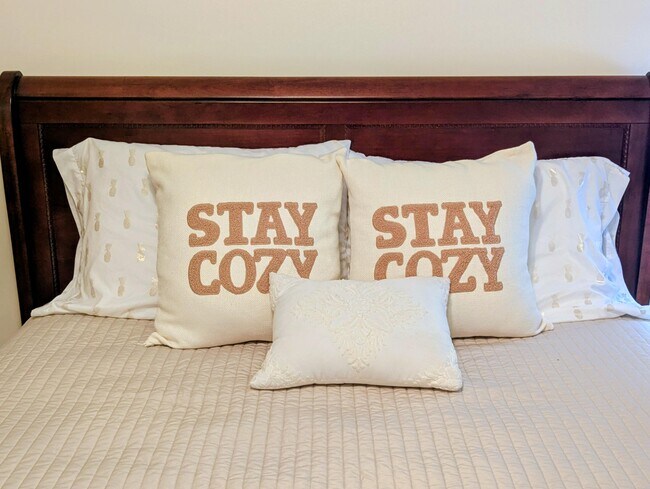 Building Photo - 708 Rambling Dr Cir