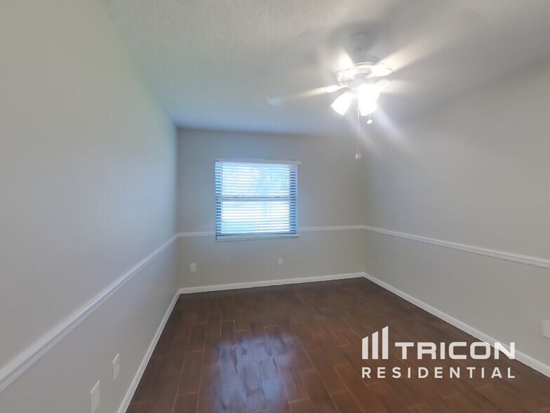 Building Photo - 38750 James Ct