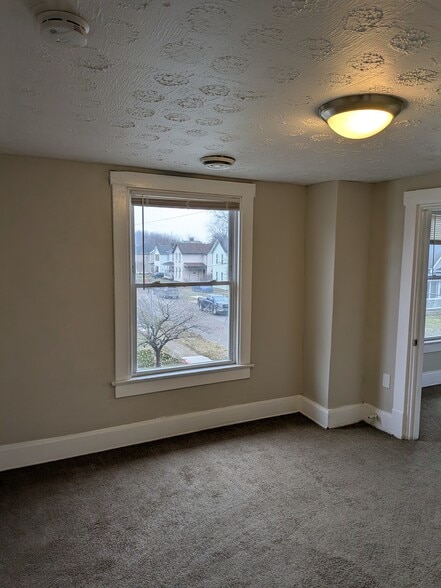 Building Photo - 403 Maple Ave